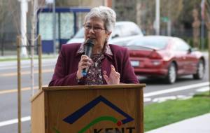 A five-member Independent Salary Commission will decide whether Kent Mayor Suzette Cooke and the City Council should be given pay raises.