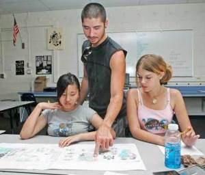 Kent-Meridian seniors Thu Hoang