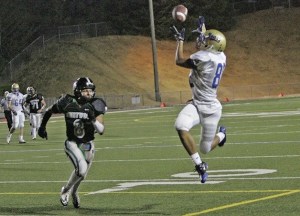 DeShon Williams pulls in a big catch to put Tahoma on the 1 yard line with 4 seconds on the clock