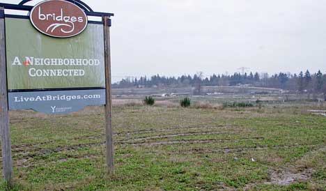 The Kent city hearing examiner has recommended that the City Council approve a conditional-use permit by a Kirkland developer for a proposed East Hill commercial development on the southern edge of Kent.