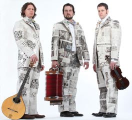 De Temps Antan plays at noon Tuesday