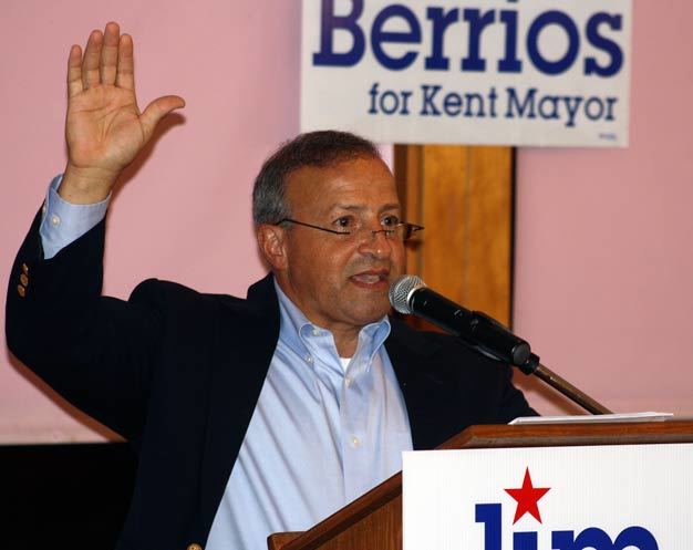 Jim Berrios speaks during his gathering at the Golden Steer restaurant to announce he’s running to be the next Kent mayor. Steve Hunter/Kent Reporter