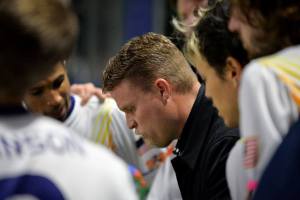 Stars fall 9-4 on the road at Baja