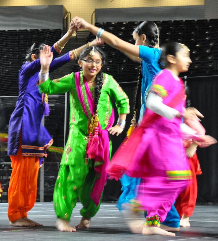 Girls from Maar Udari perform a traditional Punjabi dance.