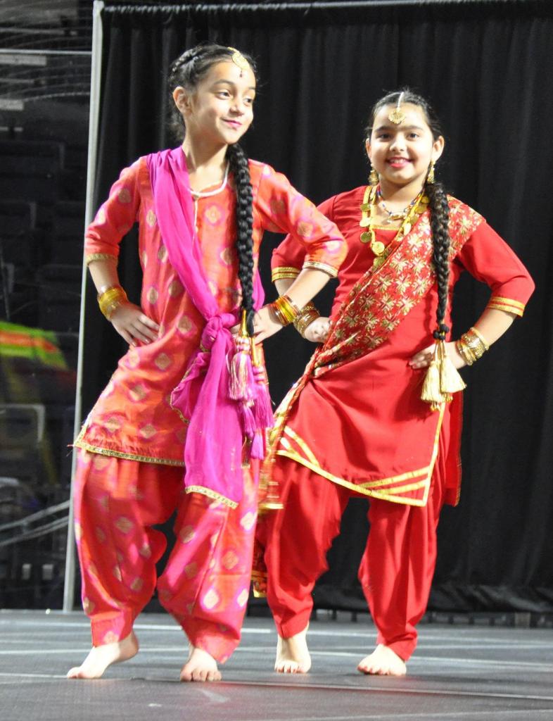 Maar Udari performs a traditional Punjabi dance.