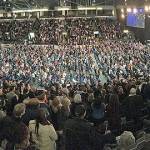 Sellout crowd packs Kent’s ShoWare Center to hear Tony Robbins