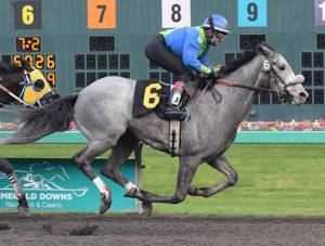 Off and running: Emerald Downs opens new season | PHOTOS