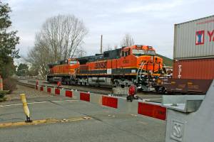 BNSF Railway tests crossing gates in Kent