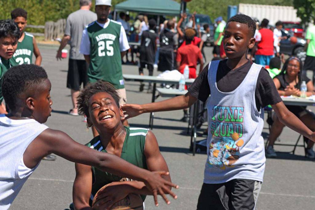 Daniel Jacobs of Auburn&rsquo;s ABA Green drives through the Tuna Squad defense in sixth-grade boys action. MARK KLAAS, Kent Reporter