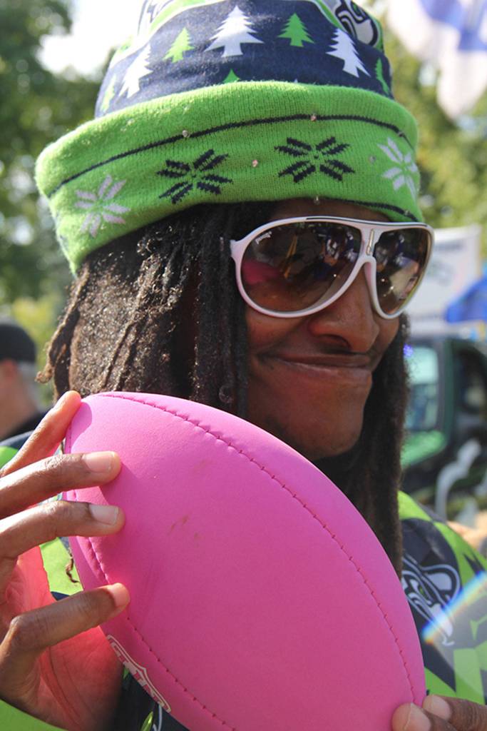 Fans, car enthusiasts flock to HAWKtoberfest