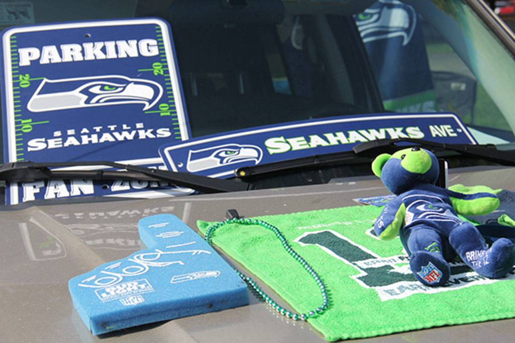 Fans, car enthusiasts flock to HAWKtoberfest