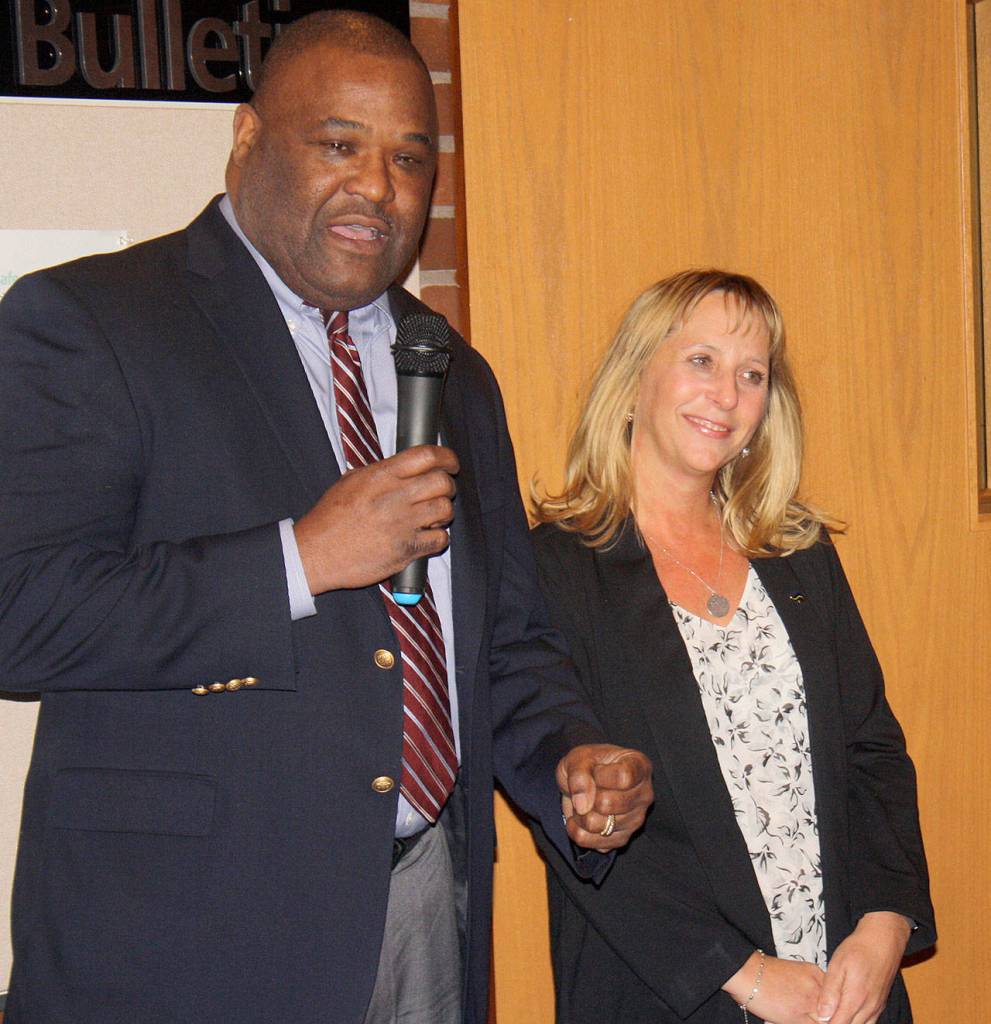 City Council President Bill Boyce introduces new Councilwoman Toni Troutner. STEVE HUNTER, Kent Reporter