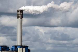 Ballot initiative threat has energy industry warming to governor’s proposed carbon tax
