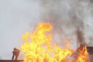 Fire damages unit at Island Park Apartment Homes in Kent