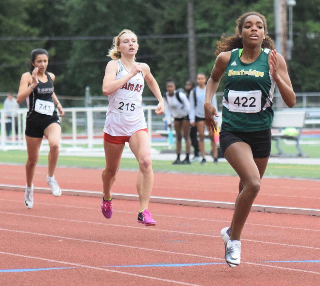 Kentridges Bonet Henderson finishes fifth in the 400 at 58.80. RACHEL CIAMPI, Reporter