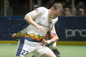 Stars re-sign leading scorer