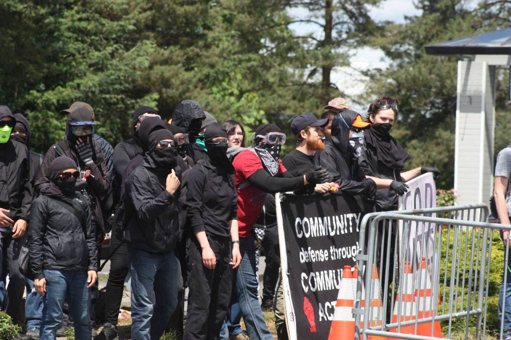 Anti-fascists protest. MARK KLAAS, Kent Reporter