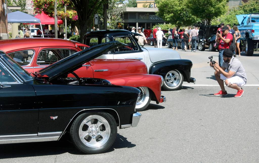Enthusiasts snap video and photos of the classic car lineup. MARK KLAAS, Kent Reporter