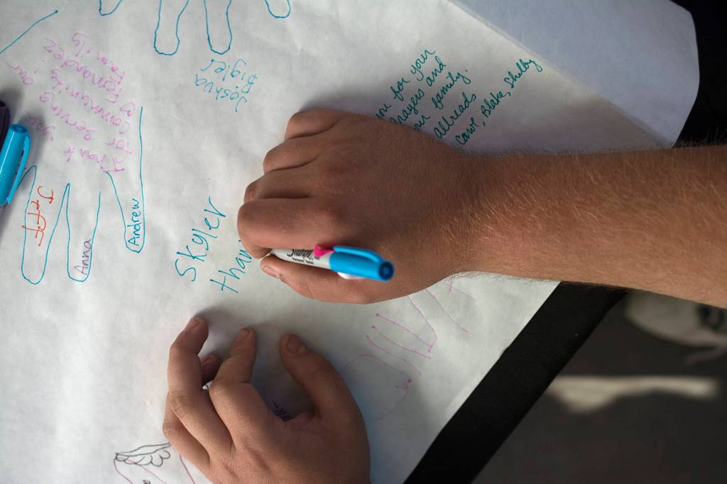 Banner signing for fallen officer Diego Moreno