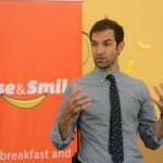 Park Orchard Elementary Principal Patrick OConnor talks to third-graders 
about the importance of starting the school day with a healthy breakfast. 
MARK KLAAS, Kent Reporter
