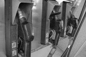 Is a low-carbon fuel standard running out of political gas?