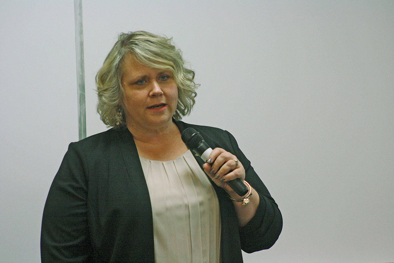 Kent Mayor Dana Ralph tells a Kent Chamber of Commerce crowd about her fight with King County over a coronavirus quarantine facility at a Kent motel. STEVE HUNTER, Kent Reporter