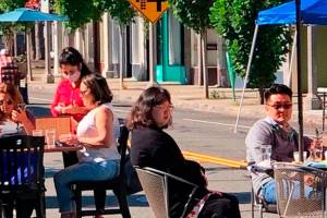 Street dining debuts on First Avenue in downtown Kent