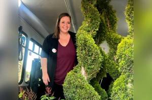 Resident Lifestyle Director Laura Jenks has enjoyed working with volunteers Bob and Lynn LeGrande to develop the gardens at Cadence at Kent-Meridian. Find your cadence by volunteering too!