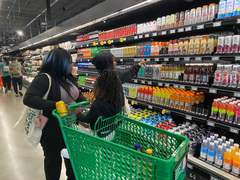 A customer shops at Amazon Fresh on opening day. Olivia Sullivan/the Mirror