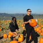 Jasmin Ordonio of Arlington and Ryan Johnson of Seattle visit the pumpkin patch on Oct. 16. Olivia Sullivan/Sound Publishing