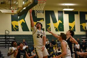 Kentridge senior Dorian Thomas goes up for a lay up against Union in the second half. Photos by Ben Ray/The Reporter