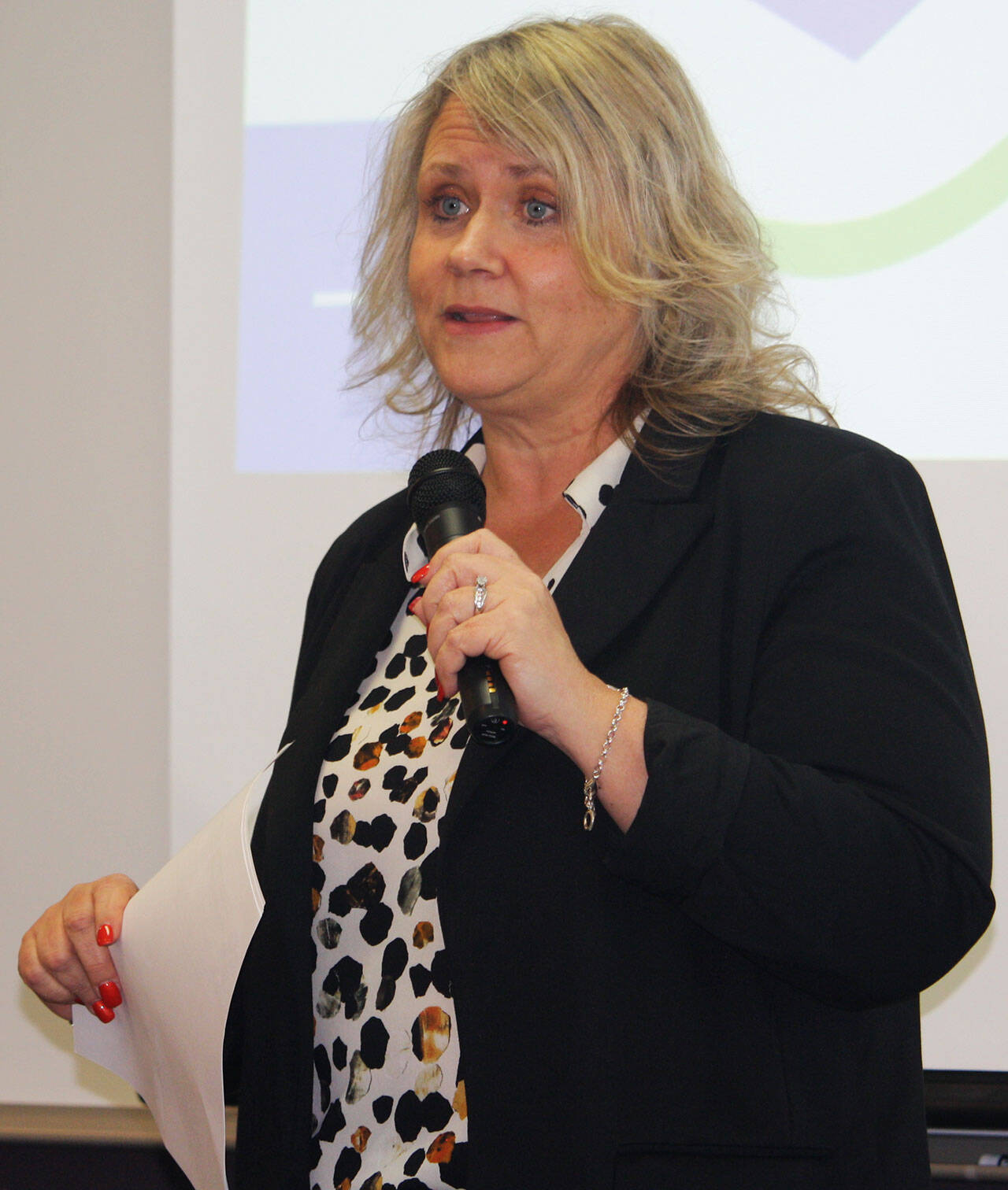 Kent Mayor Dana Ralph updates the Kent Chamber of Commerce March 2 about business developments, including a new Harbor Freight Tools store coming to town. STEVE HUNTER, Kent Reporter