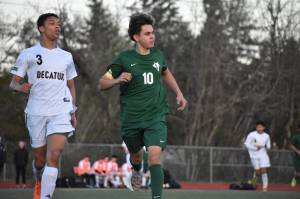 Kentridge senior Daniel Vargas looks to make a run in the first half against Decatur. Ben Ray / The Reporter