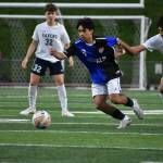 Kent-Meridian sophomore Irving Baca-Silva evades a defender. Ben Ray / The Reporter
