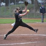 Sarah Wright dominates in the circle over the Decatur Gators. Ben Ray / The Reporter