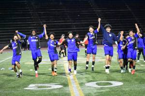 Kent-Meridian celebrating the win after the game, but giving respect to the crowd. Ben Ray / The Reporter