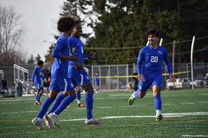 Eagles celebrate after Nehemeya Mekonnen scored Federal Ways fourth goal of the day. Ben Ray / The Mirror