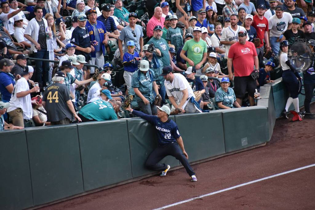 Juan Soto inches away from making a spectacular catch in the stands looks at his glove in hopes the ball is inside. Ben Ray / The Mirror