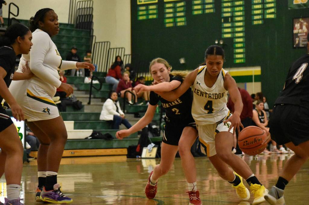 Sydney Esperanza (White) and Natalie Brown (Black) battle in the lane. Ben Ray / The Reporter