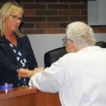 Les Thomas talks to Councilmember Toni Troutner about working with her. STEVE HUNTER, Kent Reporter