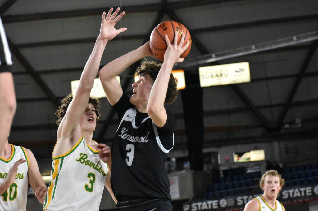 Blake Stempniak goes up for a shot attempt against the Richland Bombers. Ben Ray / The Reporter