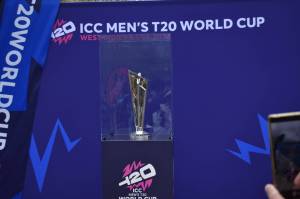 T20 World Cup trophy waits for fans to take photos. Ben Ray / The Reporter