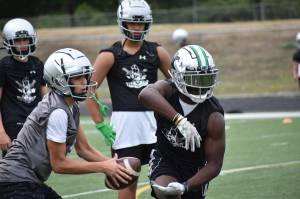 Kentwood RB Antoine Lee (right) and new quarterback Brandon Tagle (left) get some work in during practice at Kentwood. Ben Ray / The Reporter