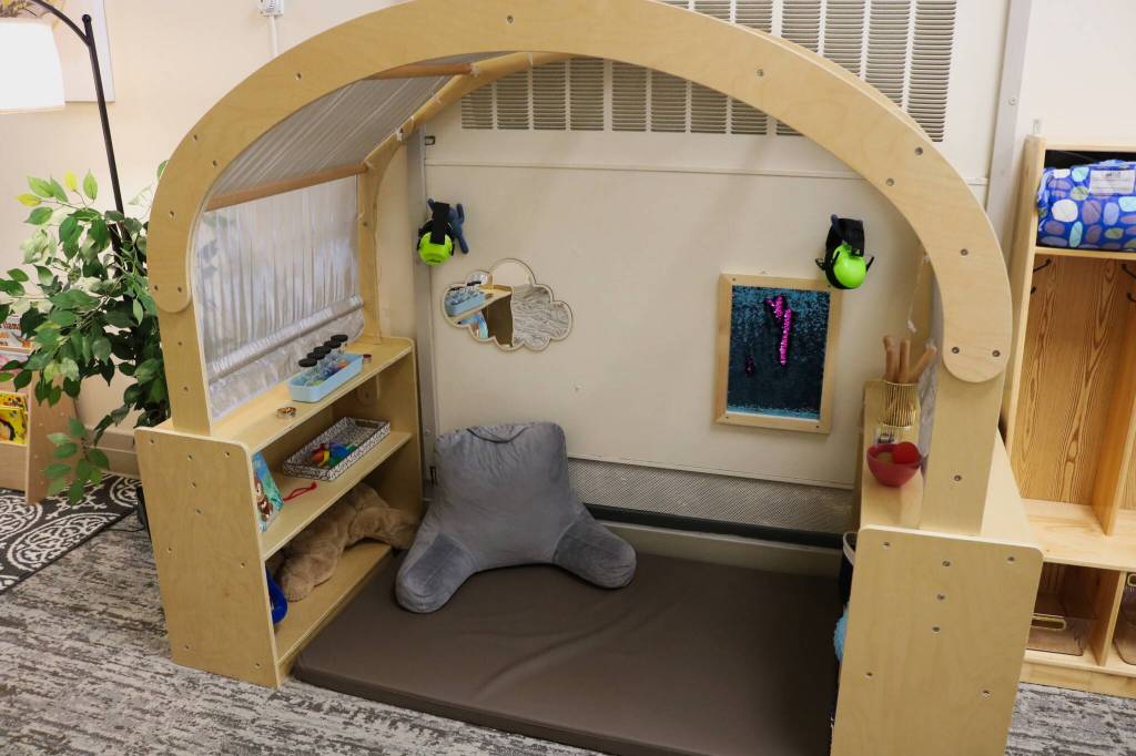 For youngsters who may becomes overstimulated or need a moment to themselves, these little nooks are available in the hallways of the academy.