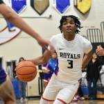 Alijah Townsel drives to the basket against Highline. Ben Ray / The Reporter