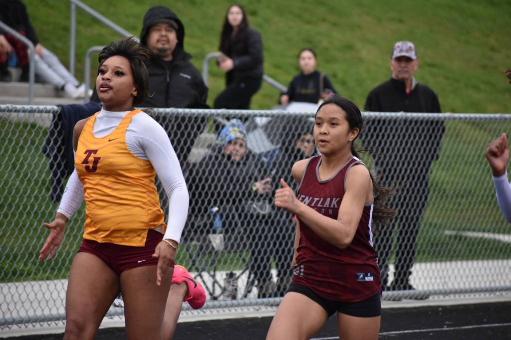 Falcon sprinter dead even with Thomas Jefferson. Ben Ray / The Reporter