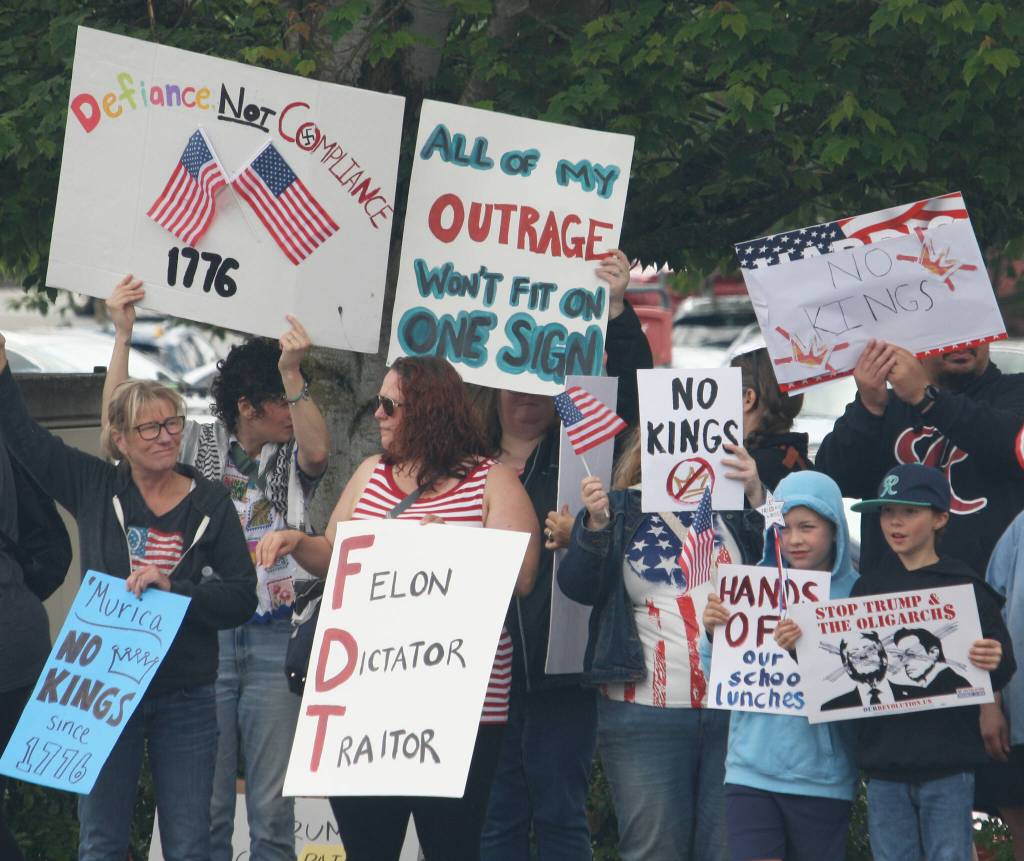 The June 14 No Kings protest in Covington. STEVE HUNTER, Kent Reporter