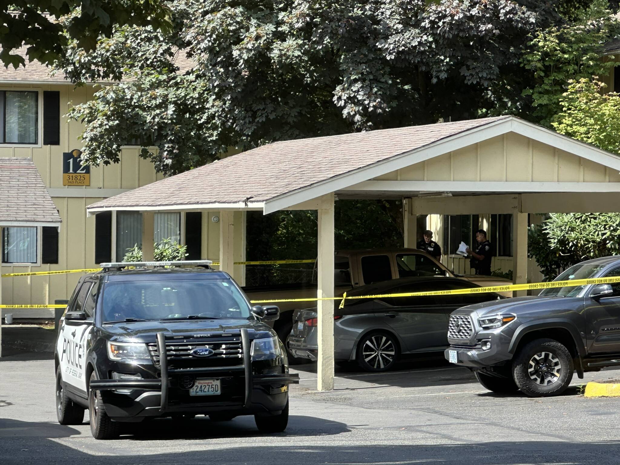 Caution tape and officers at The Shores Apartments on Aug. 18 in Federal Way. By Joshua Solorzano/Sound Publishing