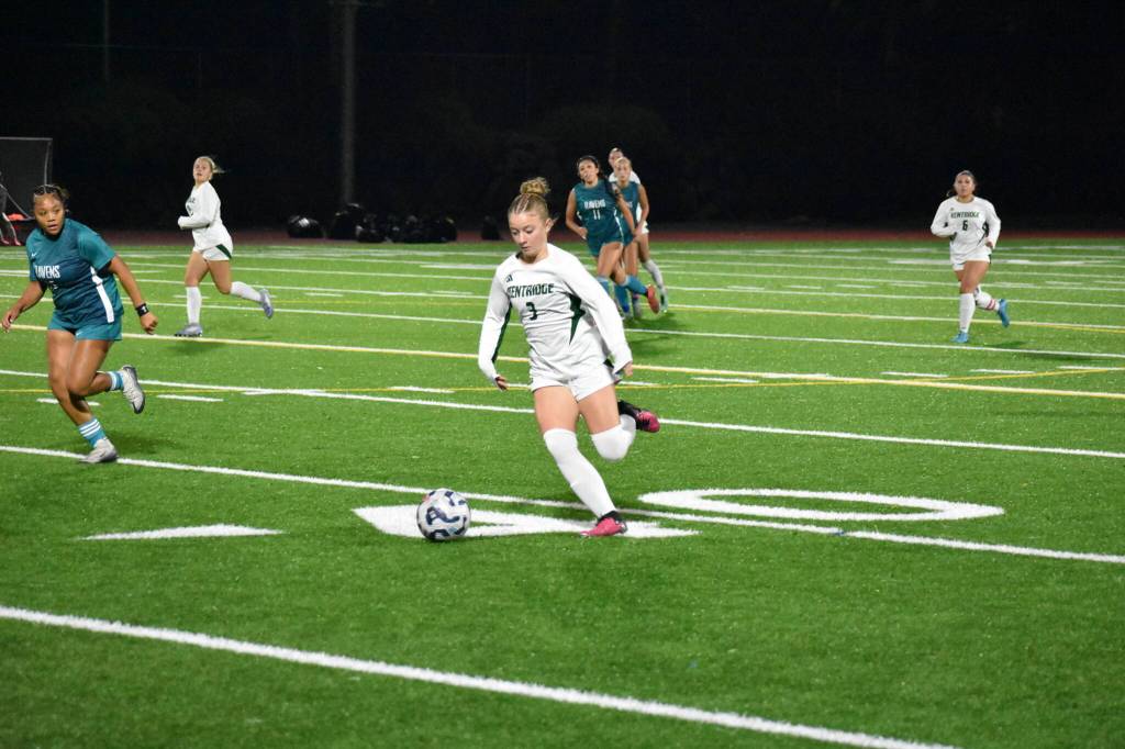 Jenae Stephenson of Kentridge dribbles the ball down the field for the Chargers. Ben Ray / The Reporter