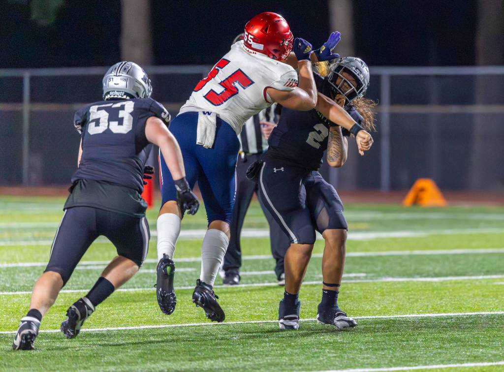 Derek Coleman-Brusa pressures Chance Savini. Photo provided by Robby Mullikin